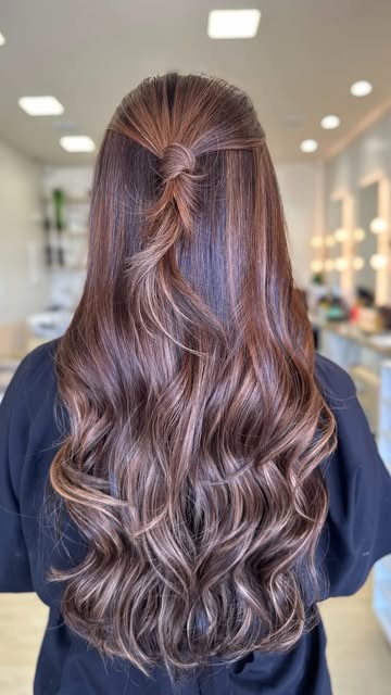 Mechas iluminadas feitas no VcBela Studio